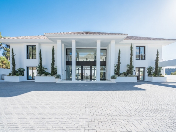 Villa in Benahavis $17,729,469