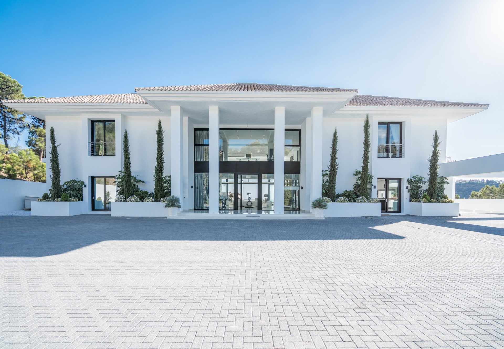 Villa in Benahavis $17,729,469