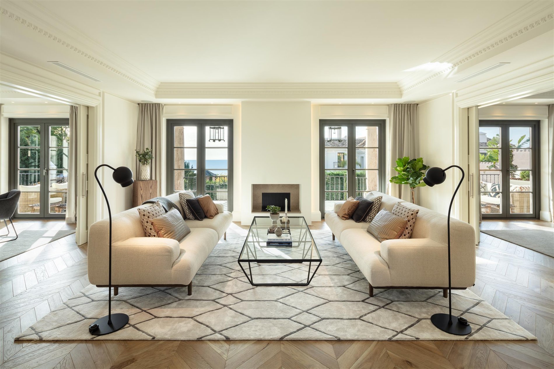 Amazing Renovated Family Home in Sierra Blanca Living Room