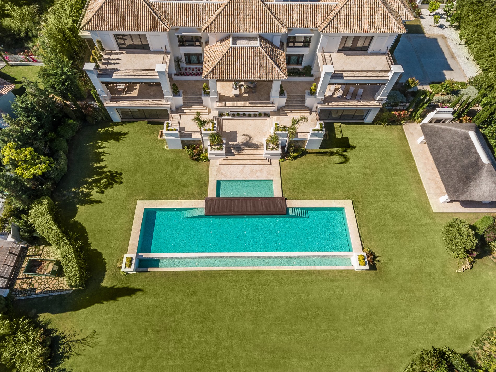 Contemporary Andalusian Villa in Sierra Blanca Pool
