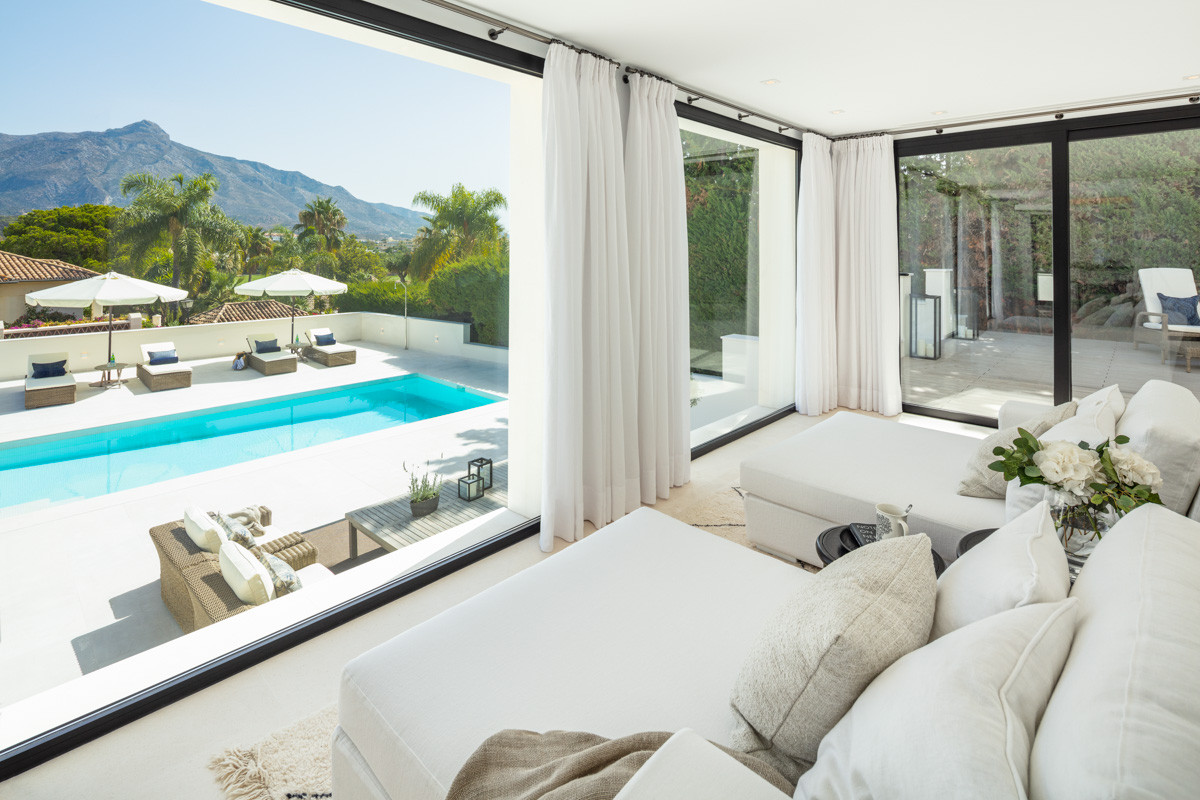 Fully Modernised Luxury Villa in Nueva Andalucia Lounge