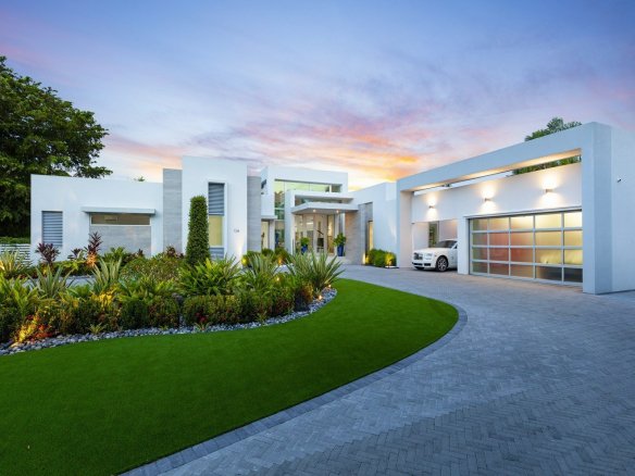 Immaculate N Pinecrest House $4,750,000