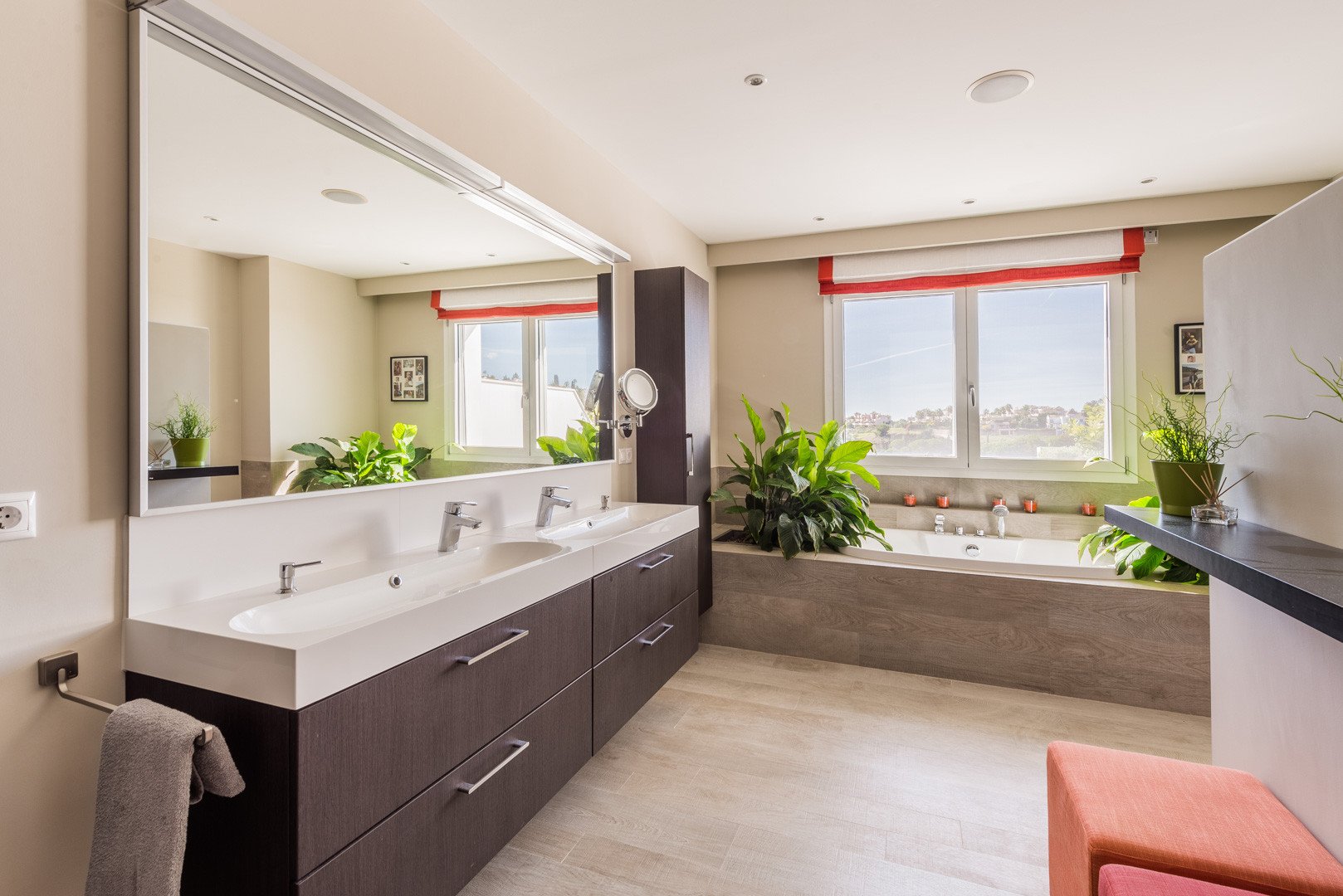Stunning Elviria Villa Bathroom