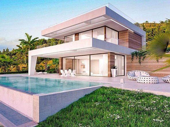 Estepona Frontline Golf Villa $1,305,011
