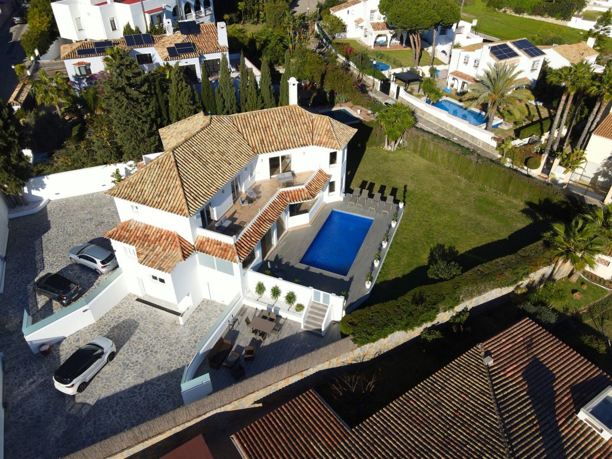 6 bedroom Villa in Estepona €1,895,000