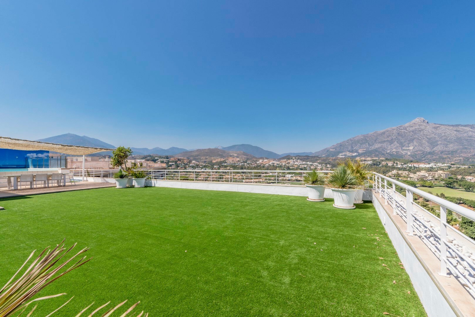 Marbella Duplex Penthouse Lawn