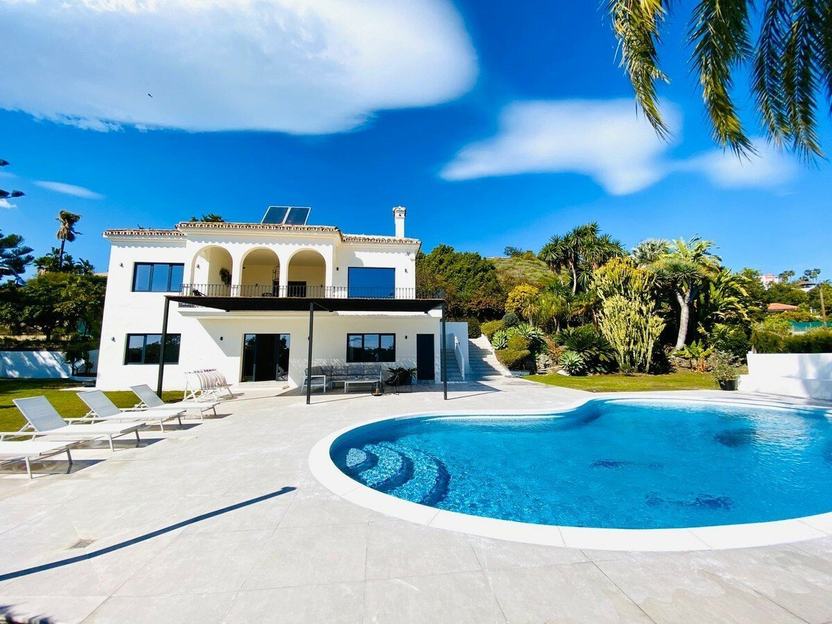 Villa In El Padron Pool
