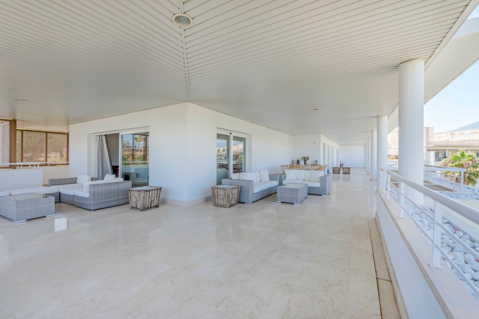 Marbella Duplex Penthouse Lawn