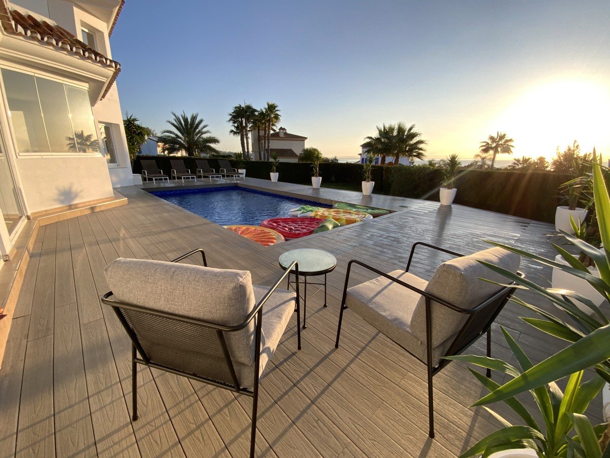 6 bedroom Villa in Estepona Pool