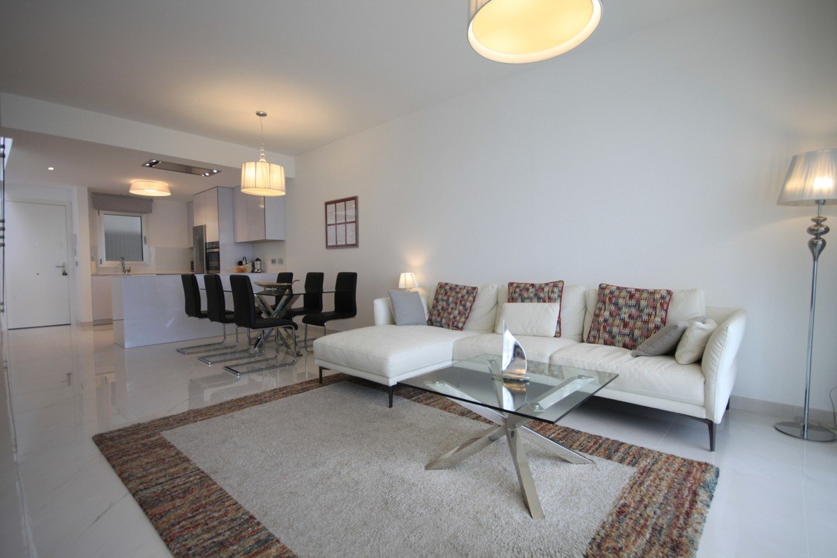 4 bedroom Apartment in Estepona Living Room