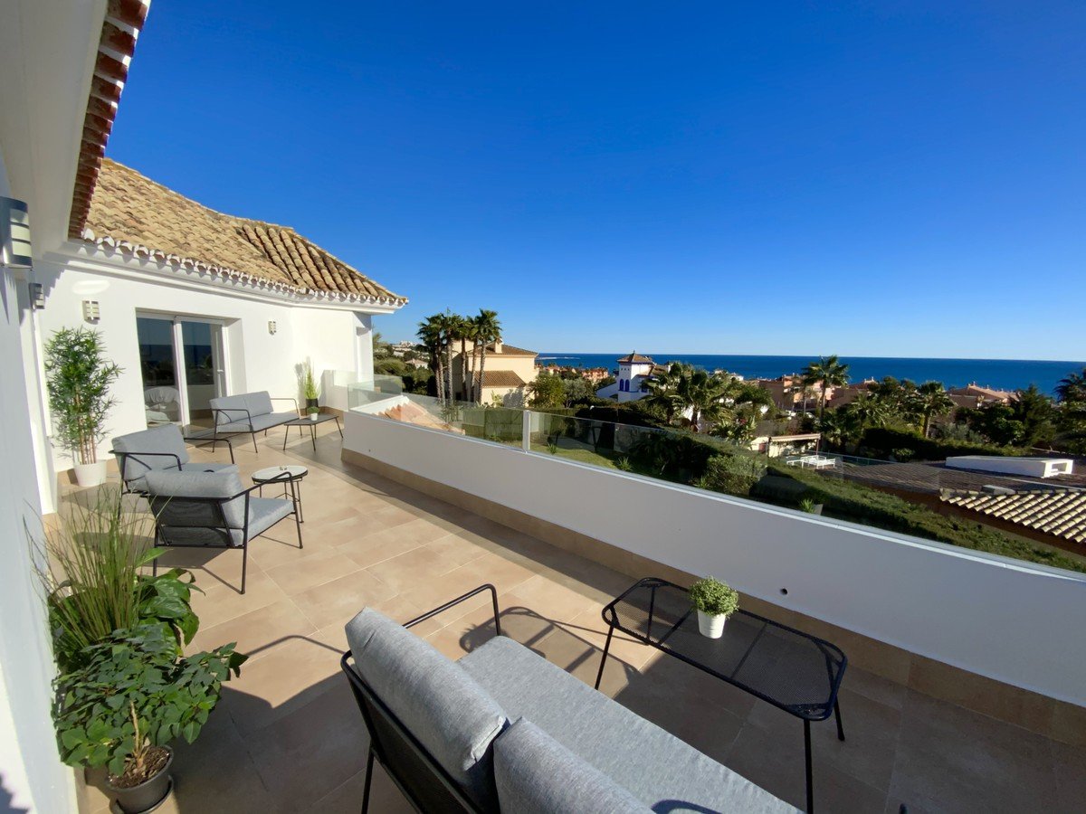 6 bedroom Villa in Estepona Balcony