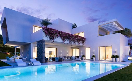 Estepona Frontline Golf Villa Pool
