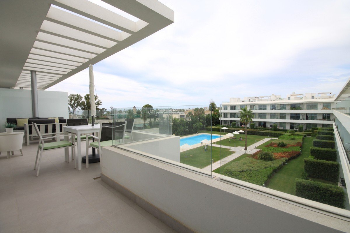 4 bedroom Apartment in Estepona Balcony