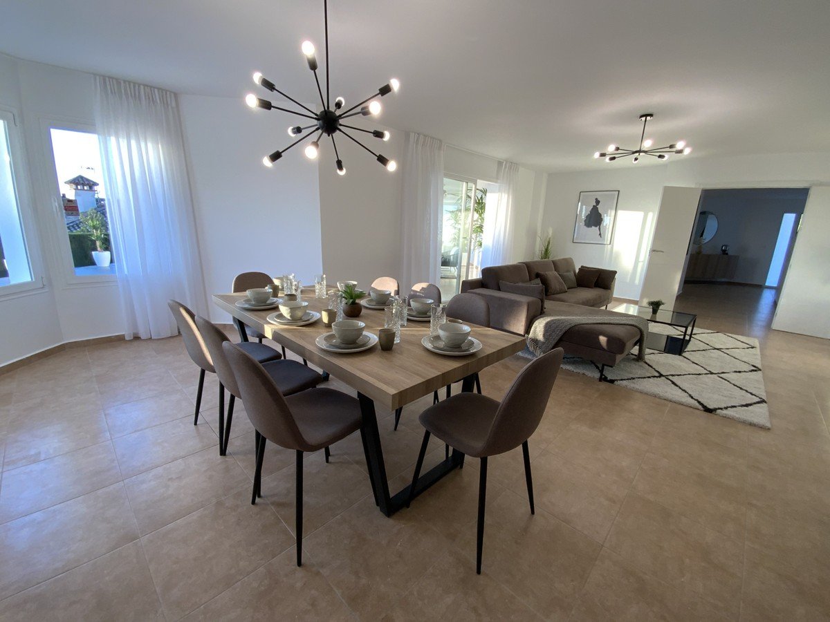 6 bedroom Villa in Estepona Dining Room