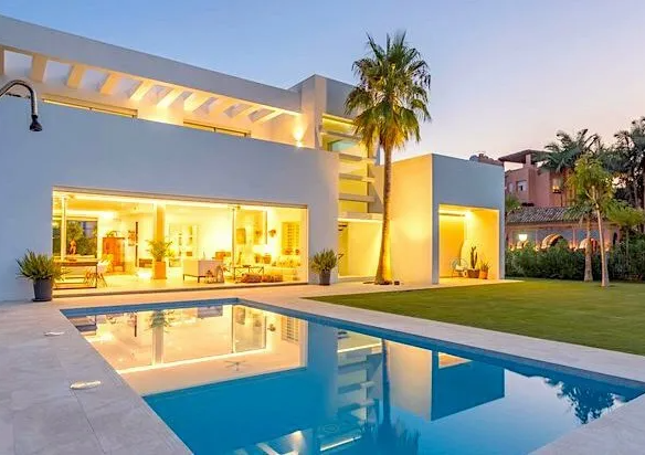 Villa Near the Beach $2,420,223