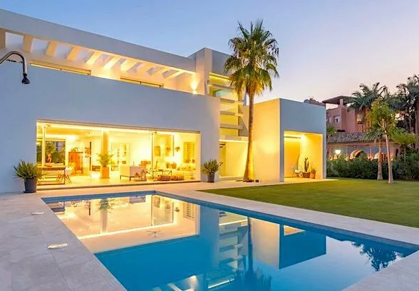 Villa Near the Beach $2,420,223