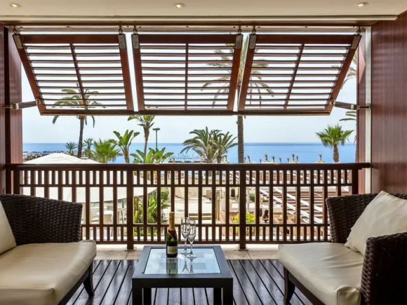 Beachfront Villa in Puerto Banús $1,819,717
