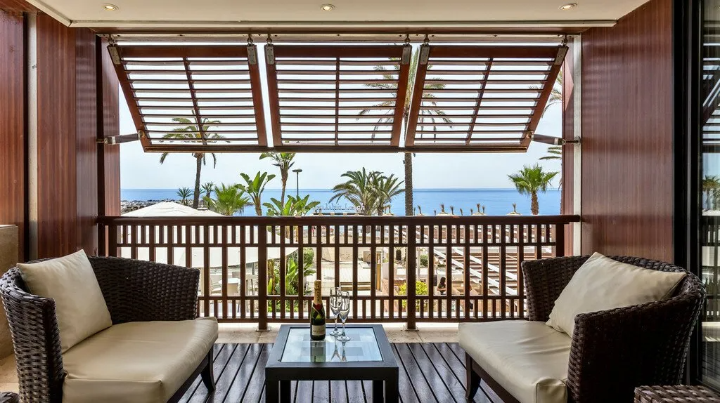 Beachfront Villa in Puerto Banús $1,819,717