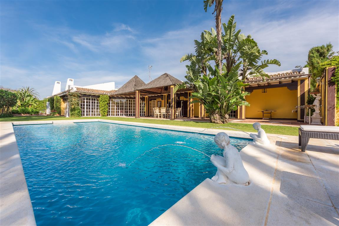 Exceptional Beachside Guadalmina Baja Villa €3,200,000