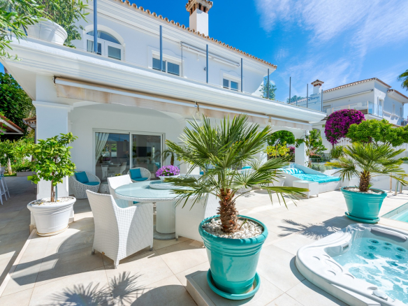 3 Story Villa with Jacuzzi and Private Pool $1,160,055