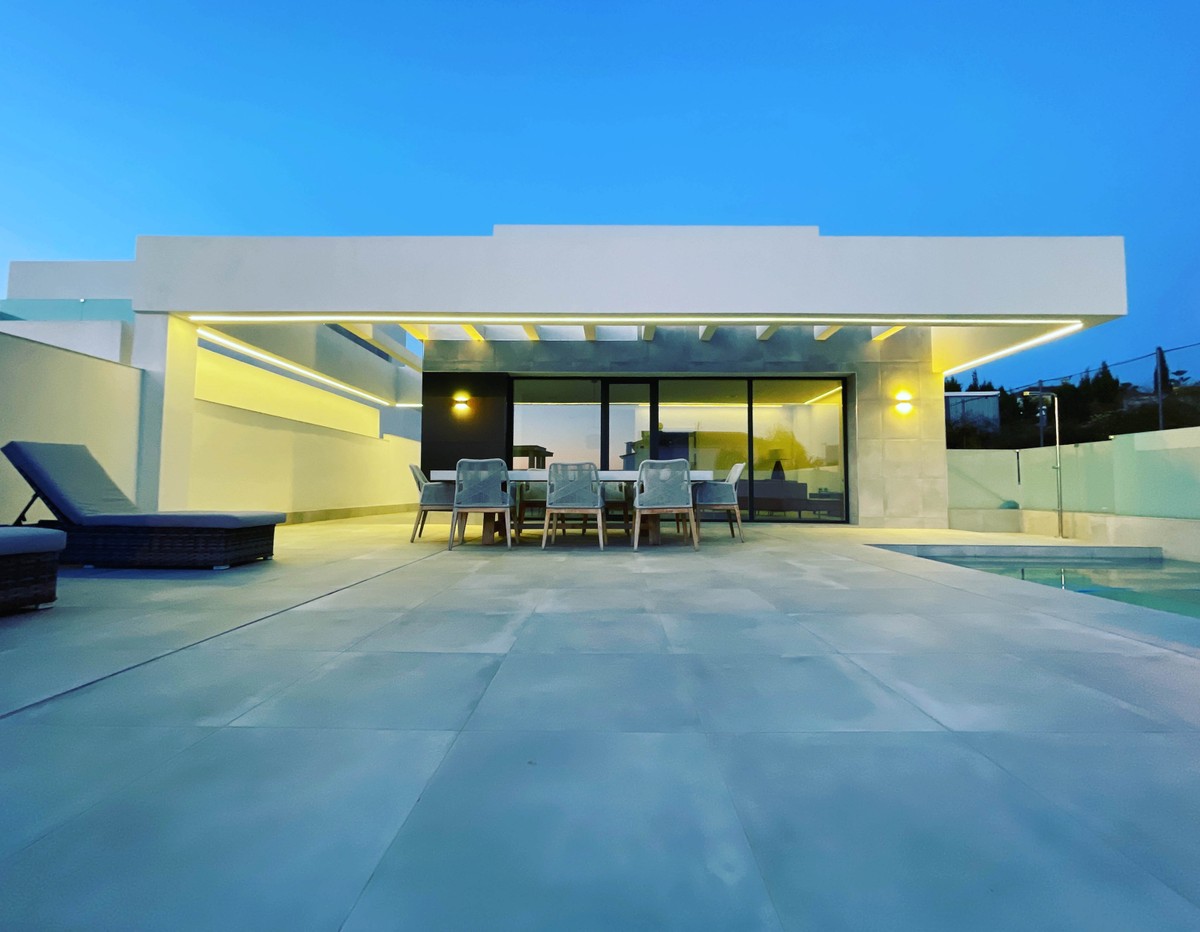 4 bedroom Villa in Sierrezuela €750,000