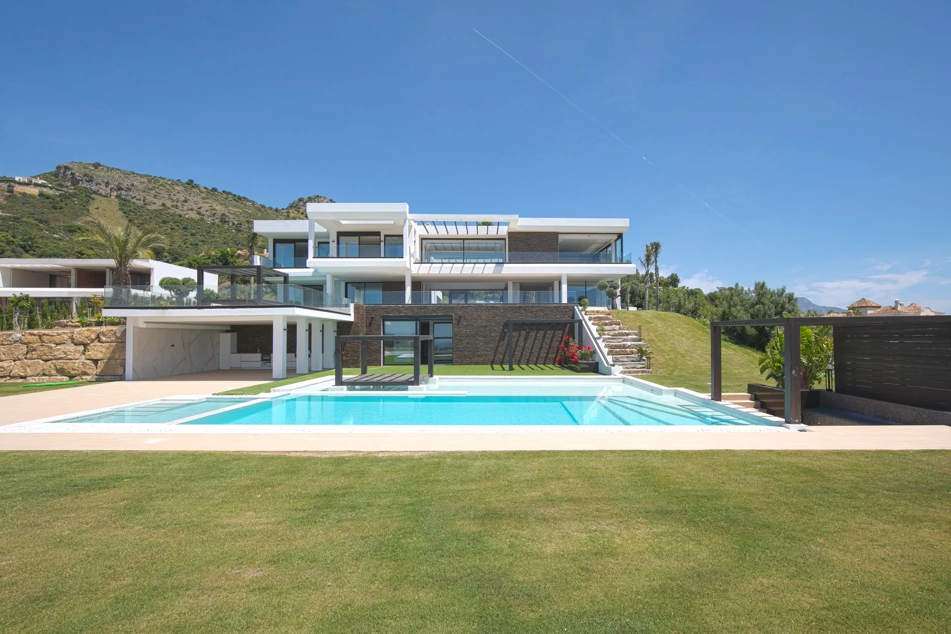 Brand New Villa With in Marbella Club Golf $5,459,150