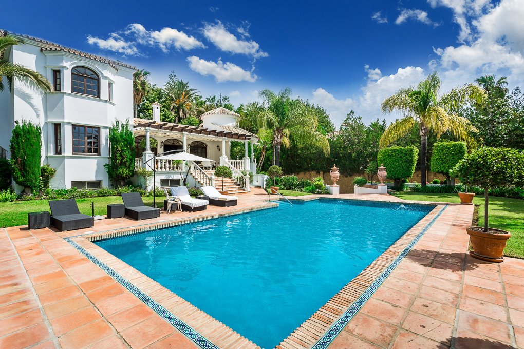 Elegant Colonial Style Villa