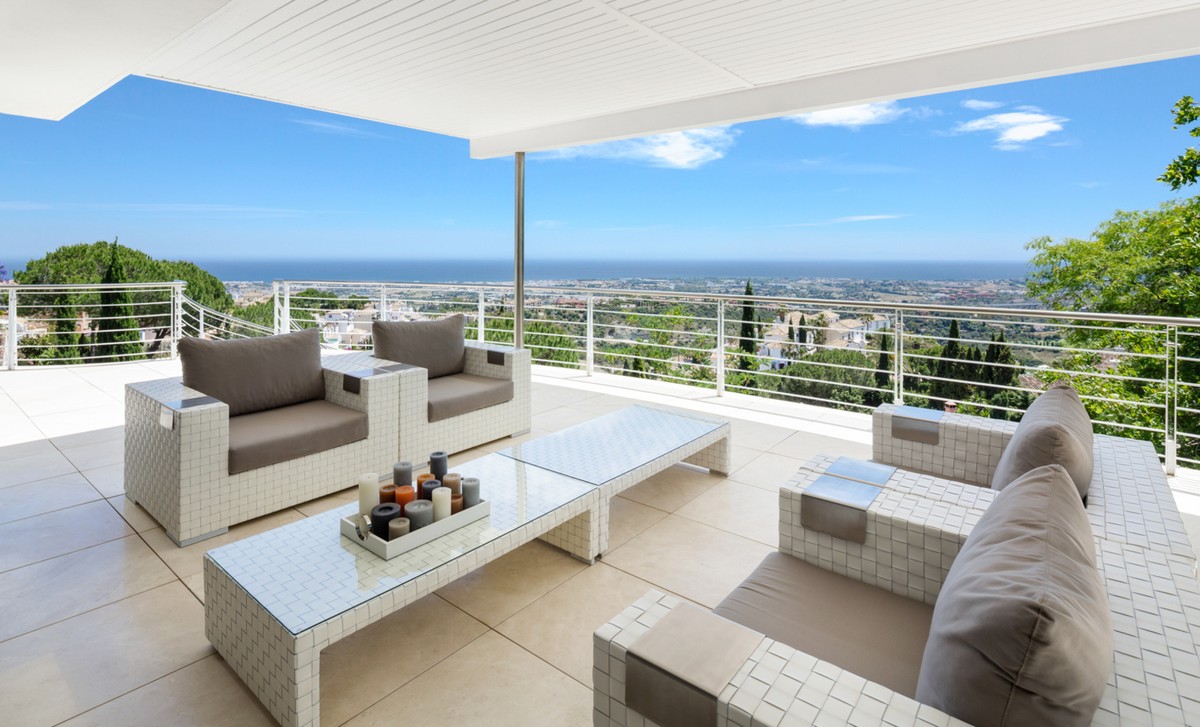 Villa in El Madroñal Patio