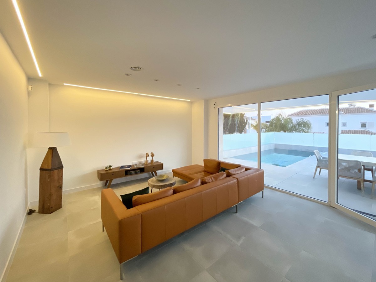 4 bedroom Villa in Sierrezuela Living Room