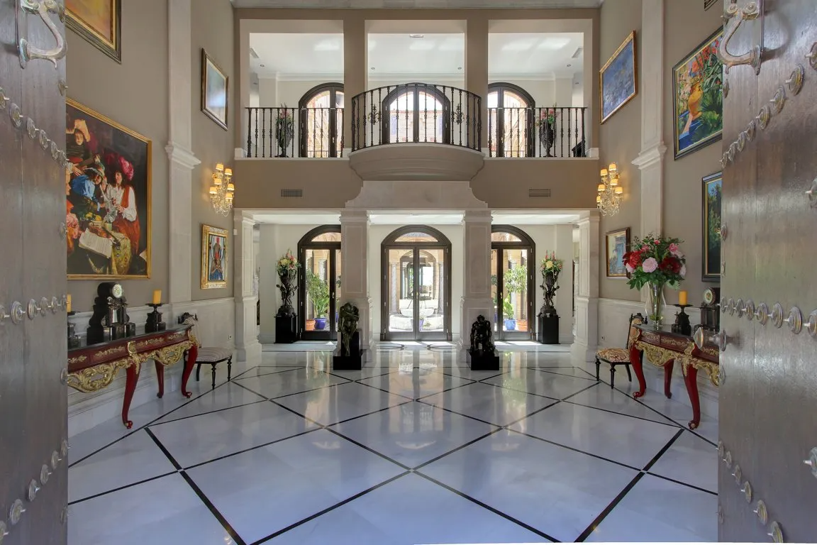 Exclusive Palatial Mansion In Marbella