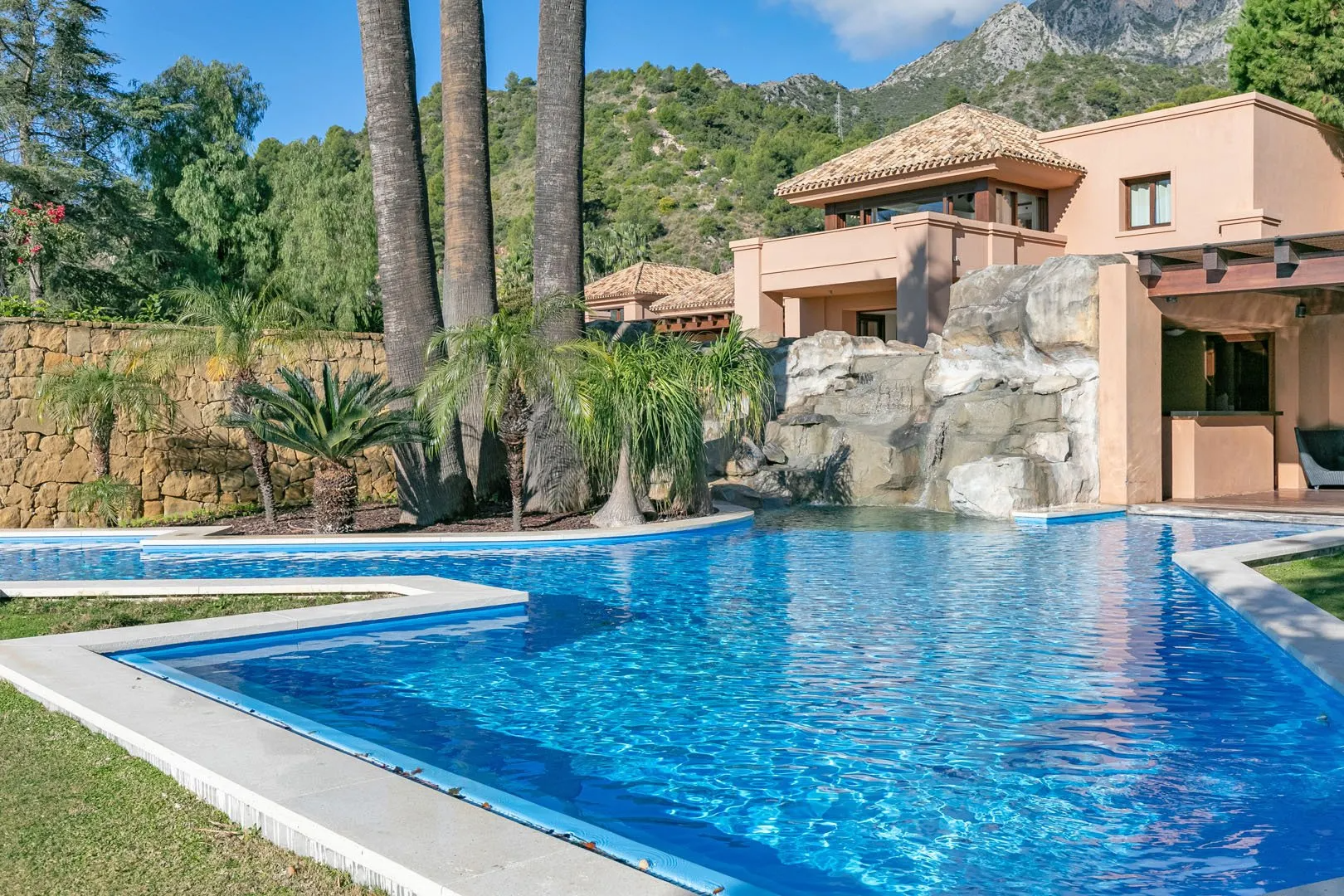 Contemporary Villa In Marbella