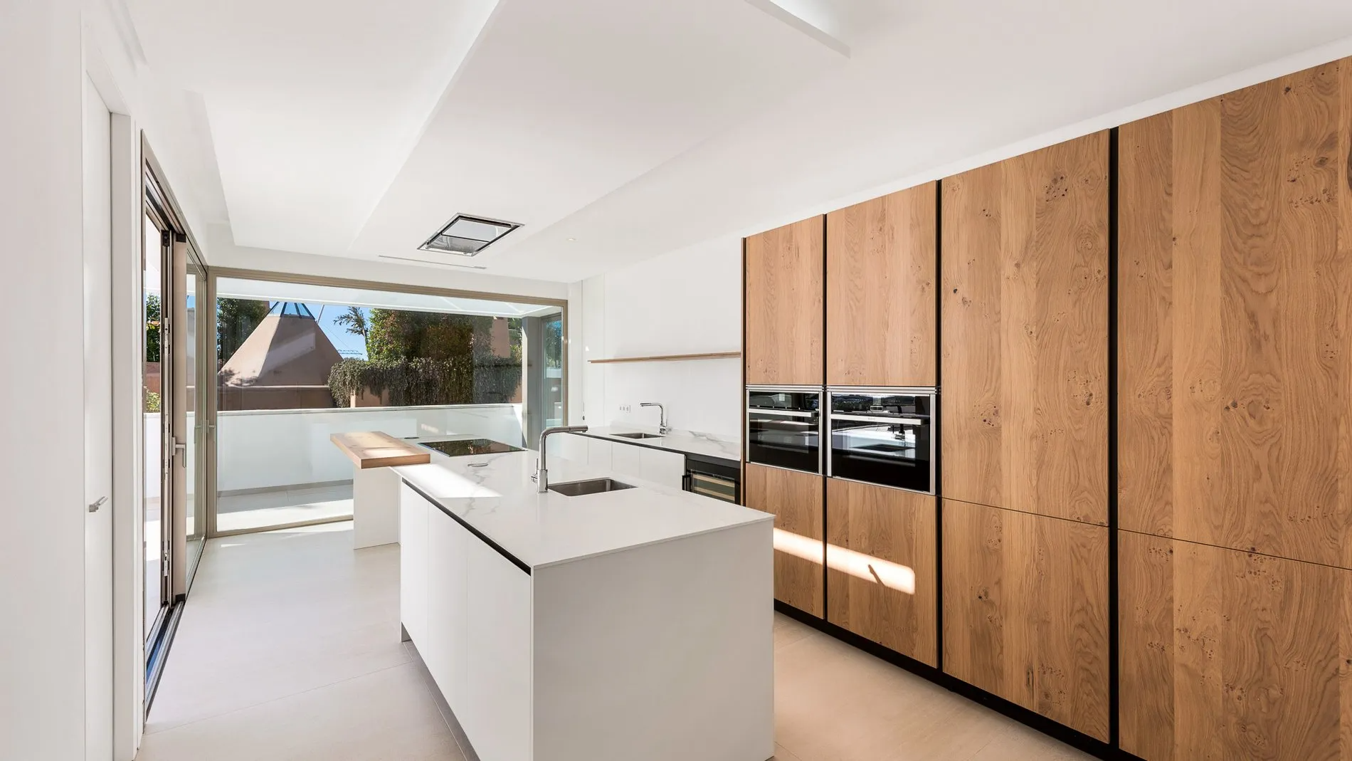 Contemporary Frontline Golf Villa In Marbella