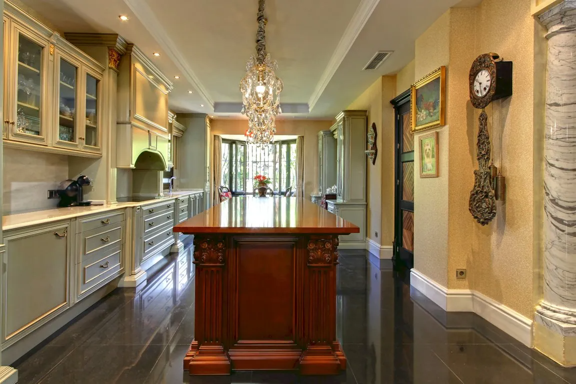 Exclusive Palatial Mansion In Marbella