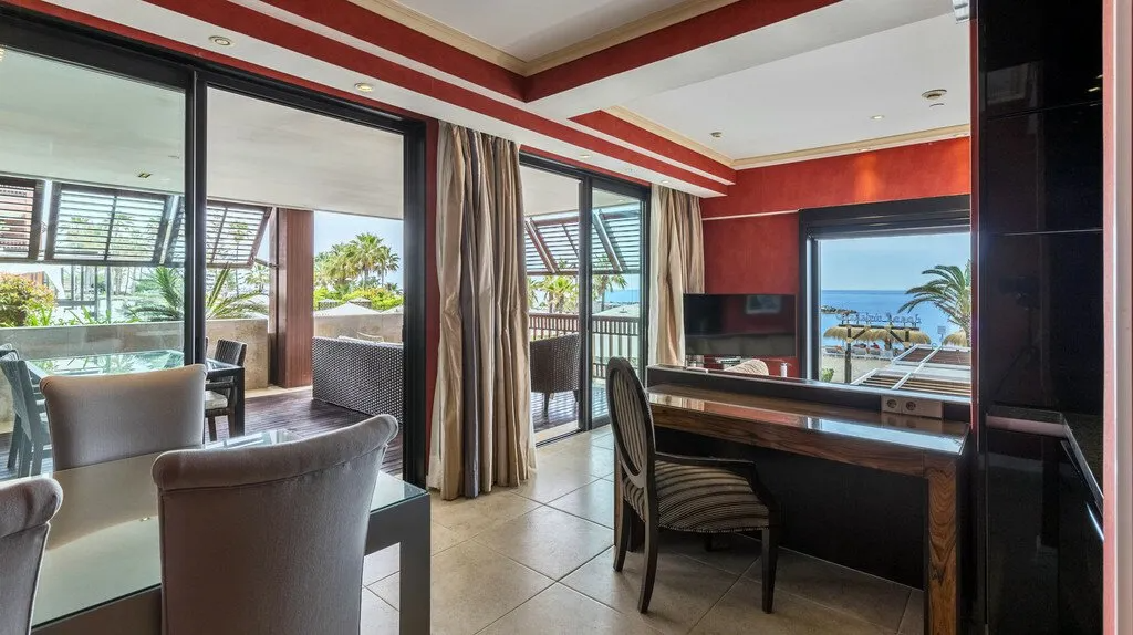 Beachfront Villa in Puerto Banús