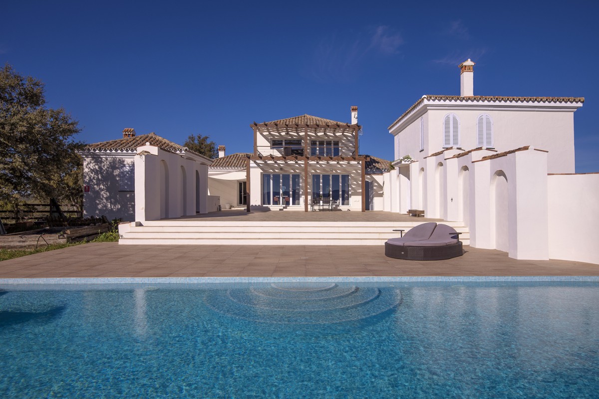 5 bedroom Villa in Ronda Pool