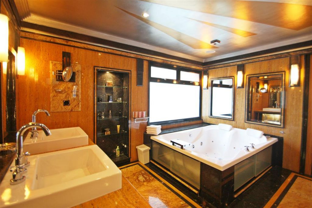 Unique Marbella Villa Bathroom
