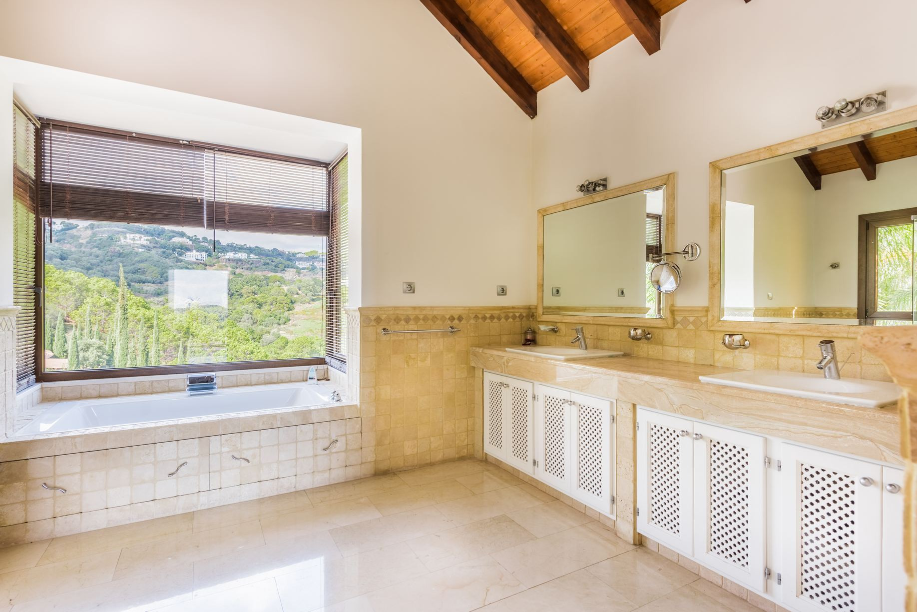 Monte Mayor Golf Villa Bathroom