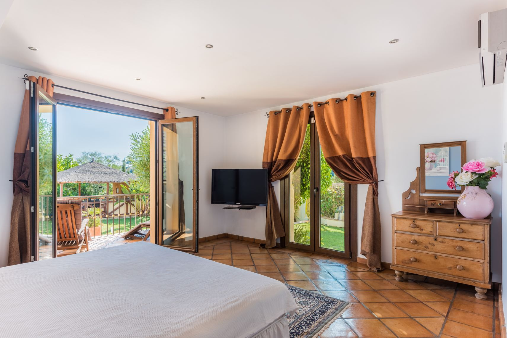 Monte Mayor Golf Villa Bedroom