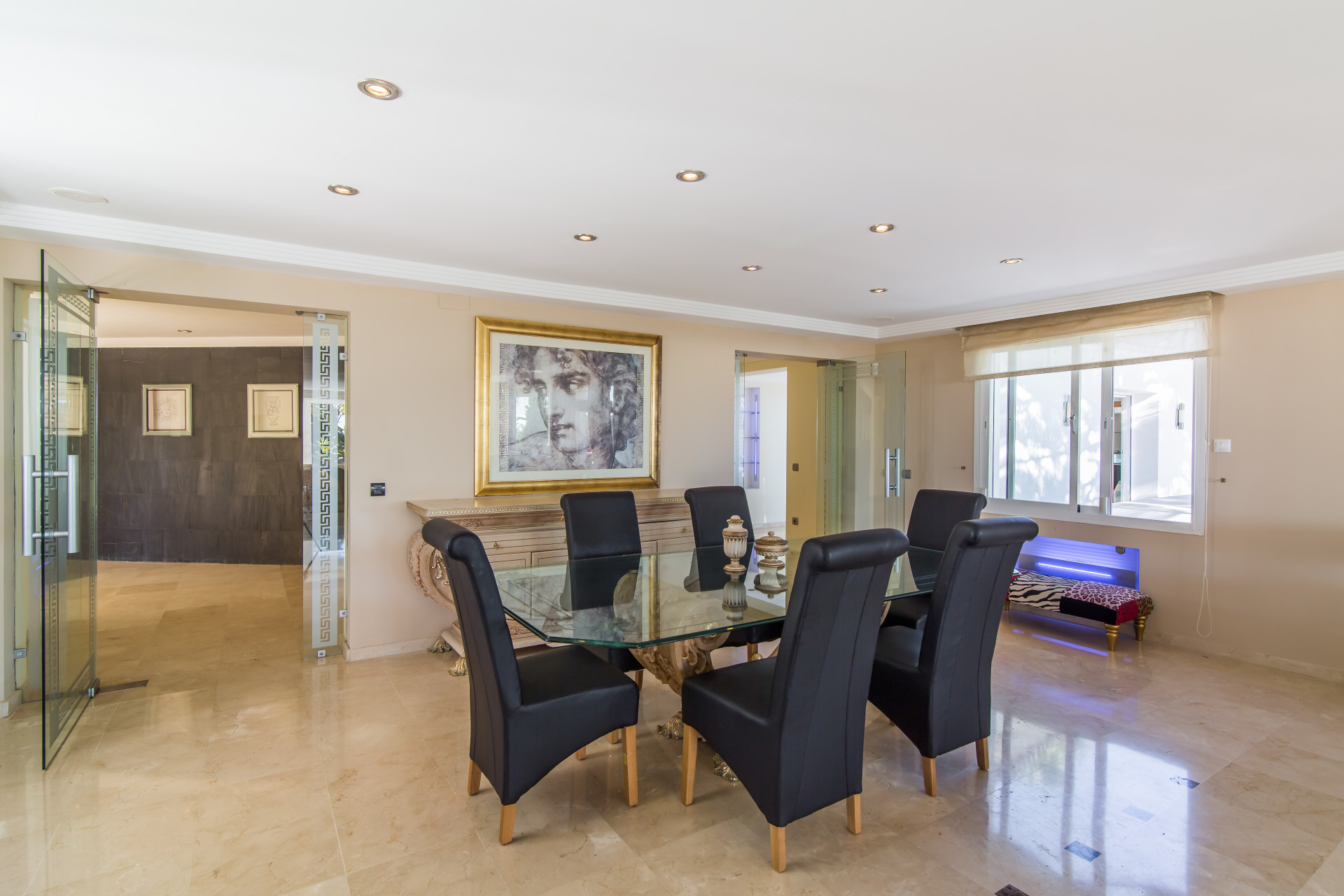 Spectacular Luxury Villa in Elviria Dining Room