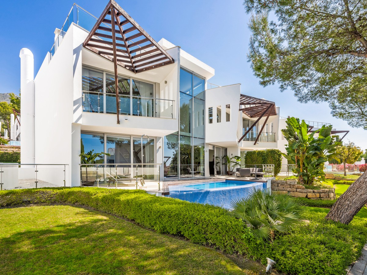 3 bedroom Townhouse in Sierra Blanca Pool
