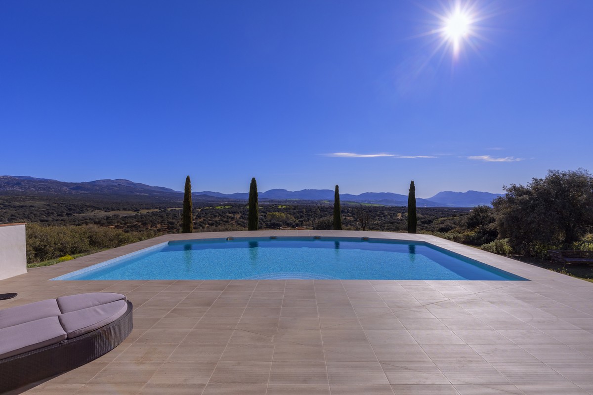 5 bedroom Villa in Ronda Pool