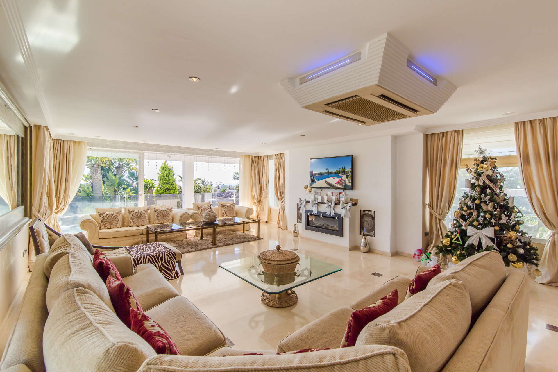 Spectacular Luxury Villa in Elviria Living Room