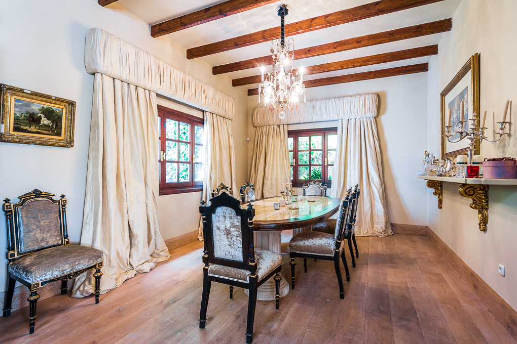 Elegant Colonial Style Villa