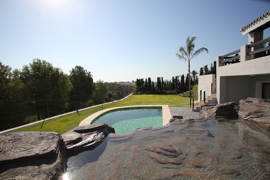 Elegant Frontline Golf Villa with Views