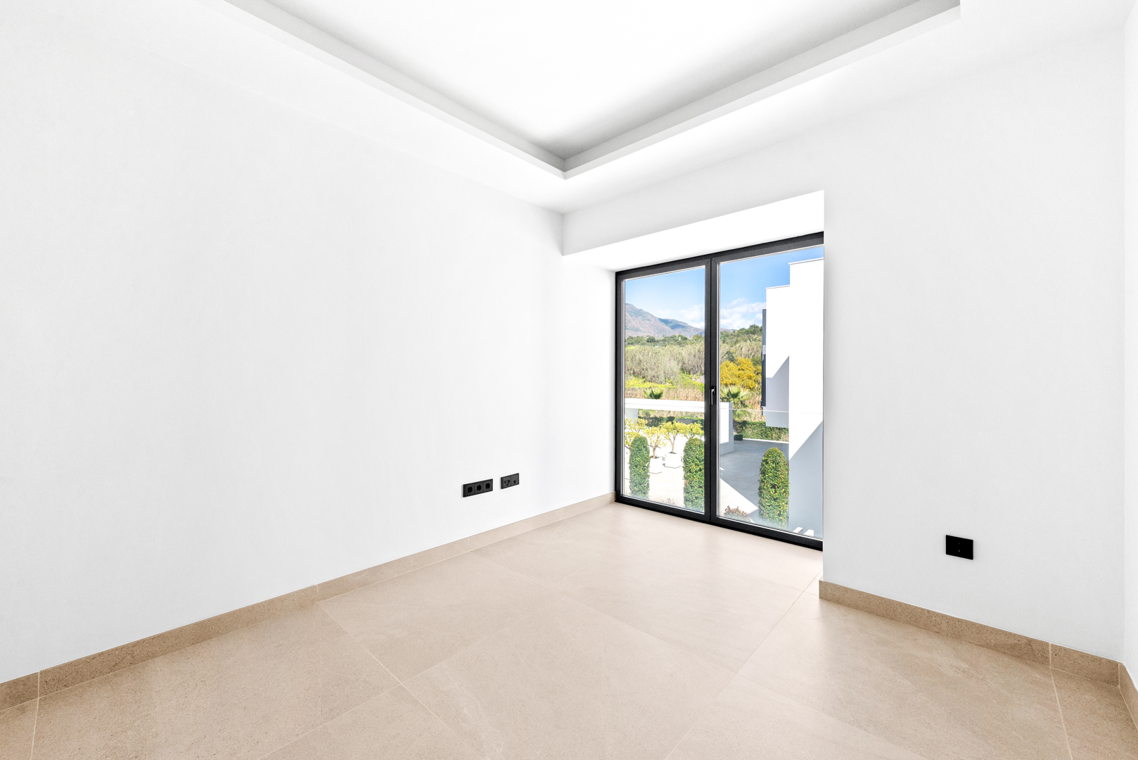 Exclusive Property in Frontline Beach Complex
