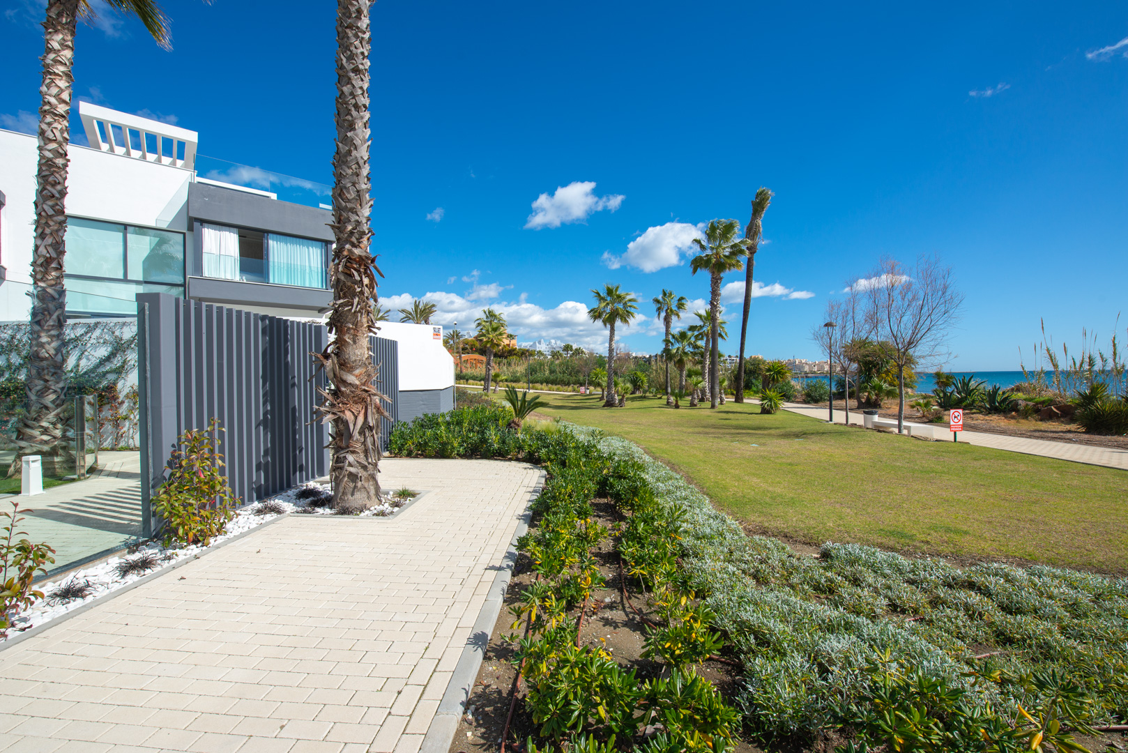 Exclusive Property in Frontline Beach Complex