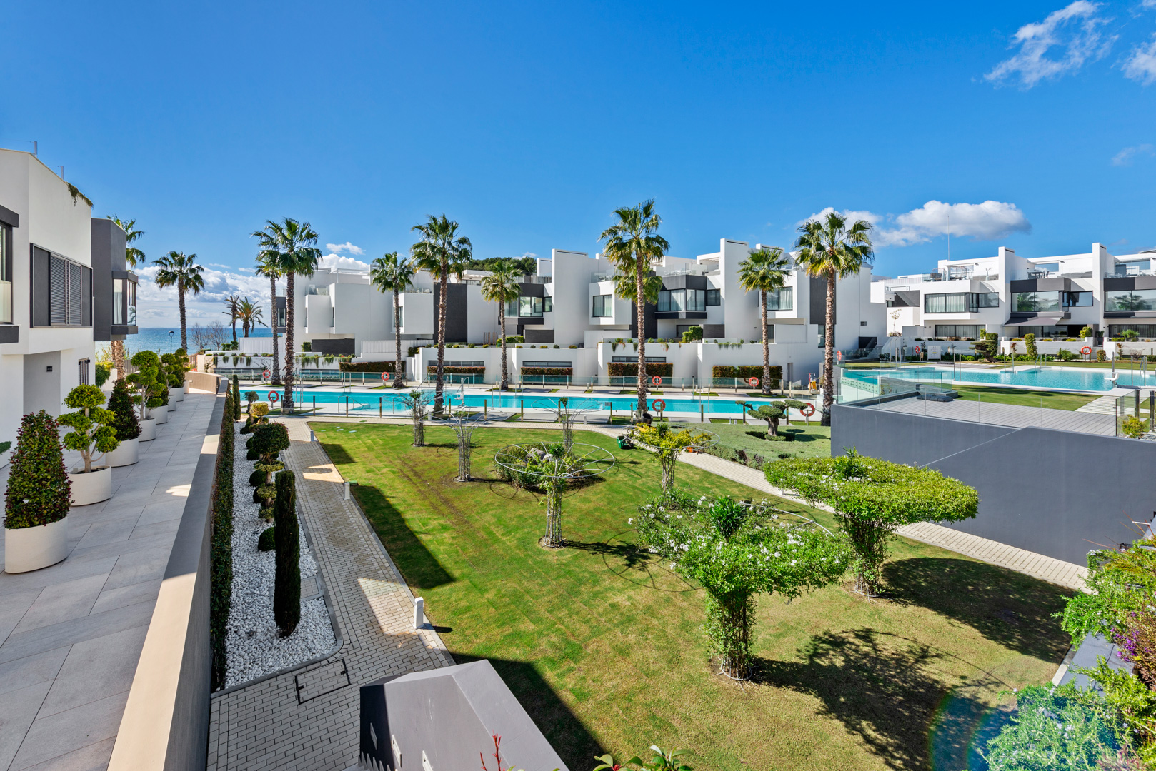 Exclusive Property in Frontline Beach Complex